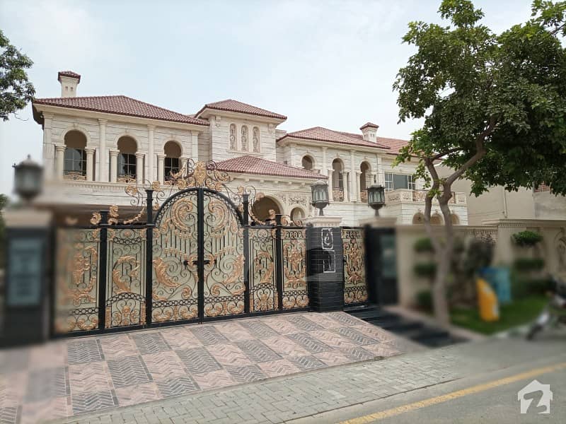 ماڈل ٹاؤن لاہور میں 7 کمروں کا 2 کنال مکان 12 کروڑ میں برائے فروخت۔
