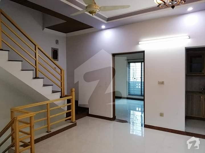 10 Marla Commercial Almost Brand New Hall + 9 Rooms With Bath For Sale
