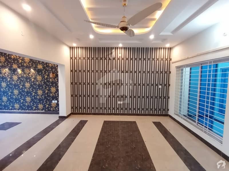 10 Marla House C Block 60ft Road For Sale