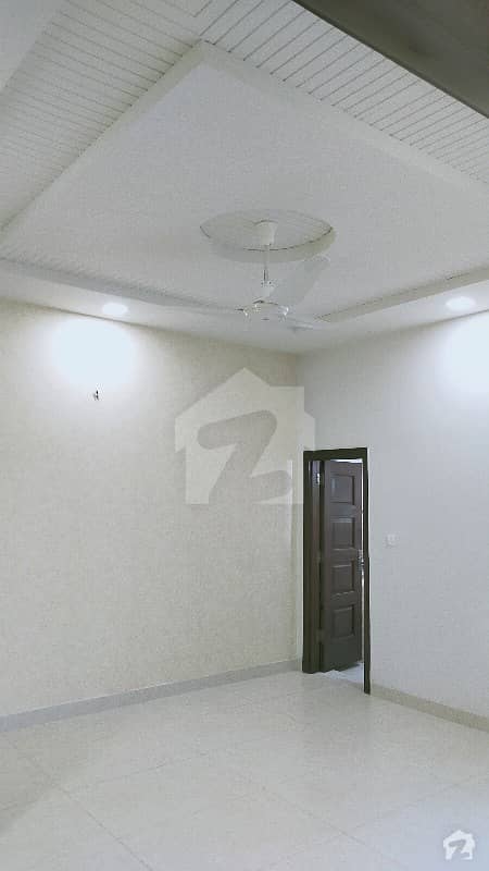 آئیڈل ٹاؤن فیصل آباد میں 4 کمروں کا 5 مرلہ مکان 30 ہزار میں کرایہ پر دستیاب ہے۔