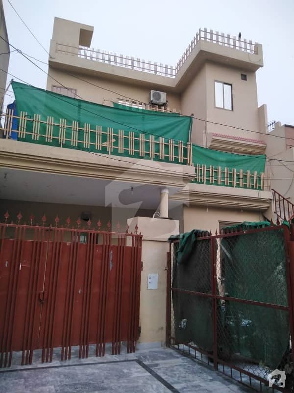 علامہ اقبال ٹاؤن لاہور میں 6 کمروں کا 10 مرلہ مکان 2.75 کروڑ میں برائے فروخت۔