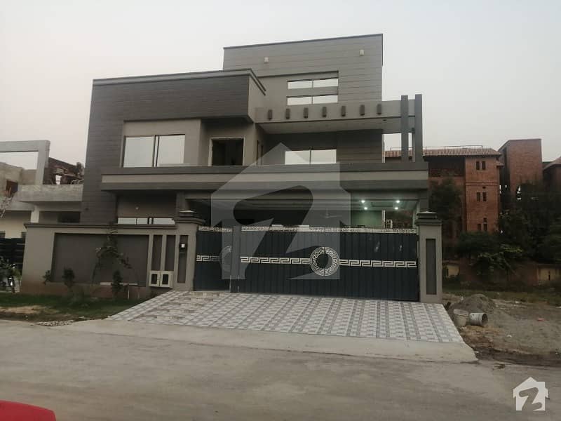 Elegant 10 Marla Bungalow Double Storey In OPF Housing Society For Rent