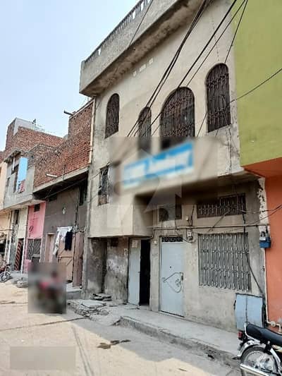 گرین ٹاؤن سیکٹر ڈی 2 ۔ بلاک 5 گرین ٹاؤن سیکٹر ڈی 2 لاہور میں 5 کمروں کا 4 مرلہ مکان 90 لاکھ میں برائے فروخت۔
