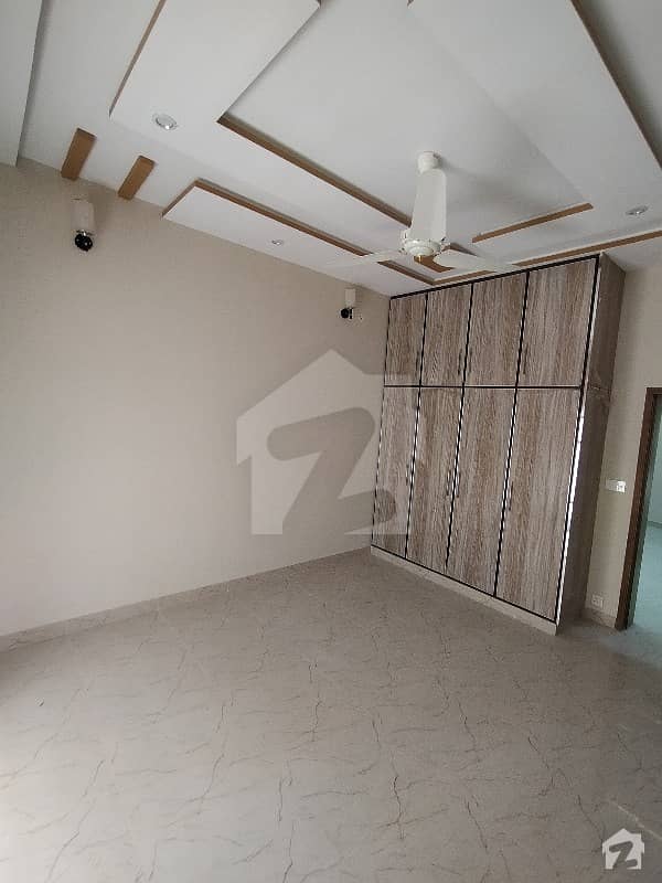 بحریہ آرچرڈ فیز 2 بحریہ آرچرڈ لاہور میں 5 کمروں کا 8 مرلہ مکان 65 ہزار میں کرایہ پر دستیاب ہے۔