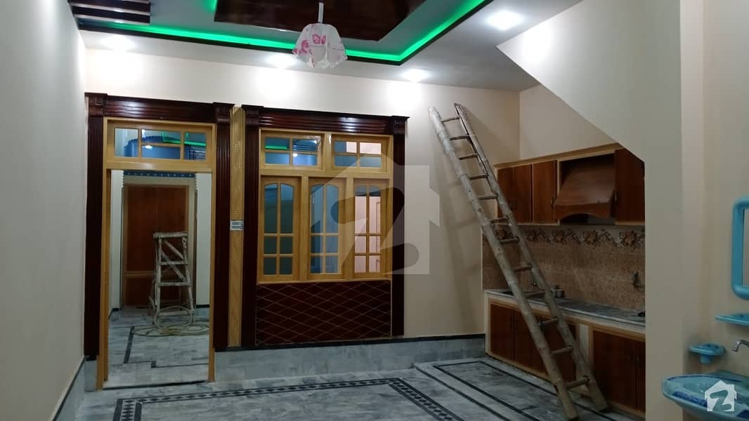 ڈلا زیک روڈ پشاور میں 4 کمروں کا 2 مرلہ مکان 85 لاکھ میں برائے فروخت۔