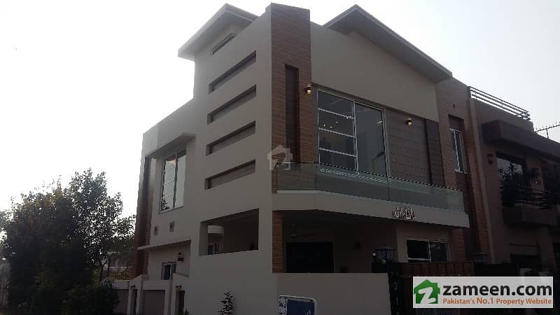 Near Jalal Sons Corner Super Luxury Bungalow Urgent Sale