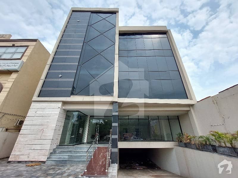 1 Kanal Brand New Commercial Plaza Is Available For Rent Near College Road