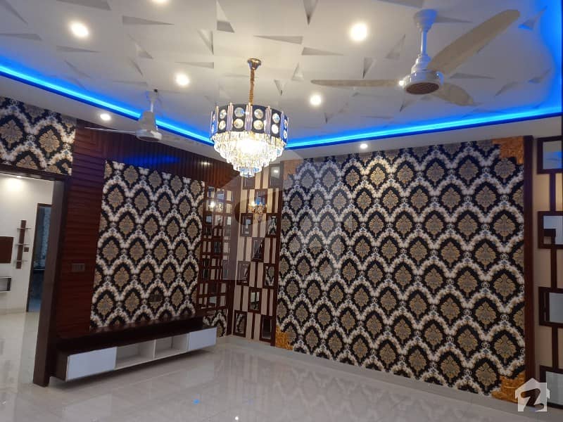 بحریہ ٹاؤن سیکٹر ای بحریہ ٹاؤن لاہور میں 5 کمروں کا 10 مرلہ مکان 2.85 کروڑ میں برائے فروخت۔
