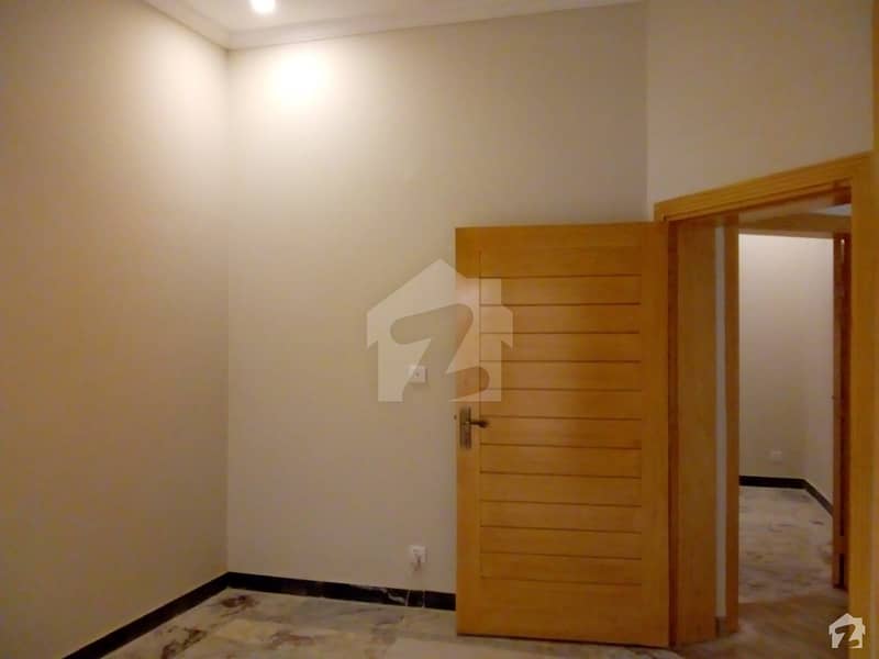 Stunning 5 Marla House In Zeeshan Colony Available