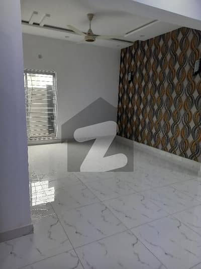 فارمانئیٹس ہاؤسنگ سکیم لاہور میں 3 کمروں کا 5 مرلہ مکان 45 ہزار میں کرایہ پر دستیاب ہے۔ فارمانئیٹس ہاؤسنگ سکیم لاہور میں 3 کمروں کا 5 مرلہ مکان 45 ہزار میں کرایہ پر دستیاب ہے۔