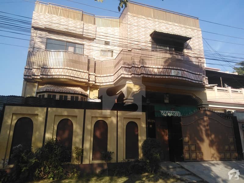 10 Marla House Is Available For Sale In Hayatabad