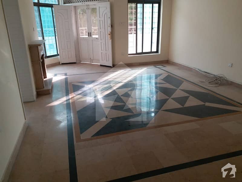 F-8 Prime Location 533 Sq Yd House Available For Sale F-8 Prime Location 533 Sq Yd House Available For Sale