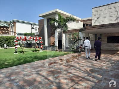 ڈی ایچ اے فیز 1 ڈیفنس (ڈی ایچ اے) لاہور میں 2 کنال مکان 5.5 لاکھ میں کرایہ پر دستیاب ہے۔ ڈی ایچ اے فیز 1 ڈیفنس (ڈی ایچ اے) لاہور میں 2 کنال مکان 5.5 لاکھ میں کرایہ پر دستیاب ہے۔