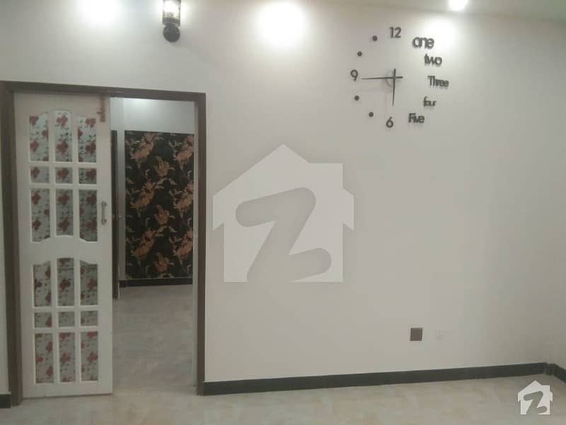 400  Square Feet Flat Is Available In Gulistan-E-Jauhar
