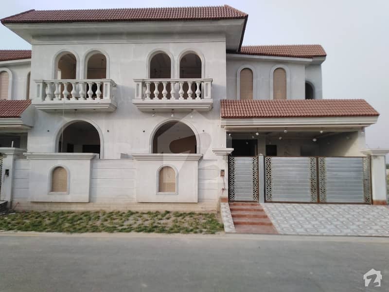 گرین آرچرڈ لوئر کینال روڈ فیصل آباد میں 5 مرلہ مکان 1.25 کروڑ میں برائے فروخت۔