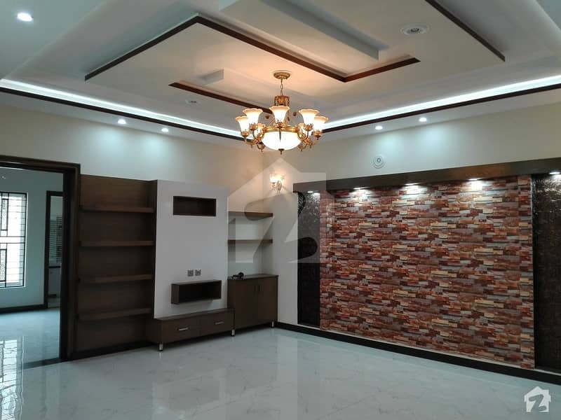 پنجاب یونیورسٹی سوسائٹی فیز 2 پنجاب یونیورسٹی ایمپلائیز سوسائٹی لاہور میں 4 کمروں کا 7 مرلہ مکان 2.05 کروڑ میں برائے فروخت۔