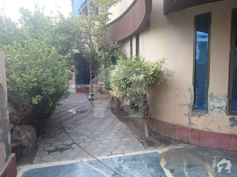 1 Kanal Corner Old House For Sale