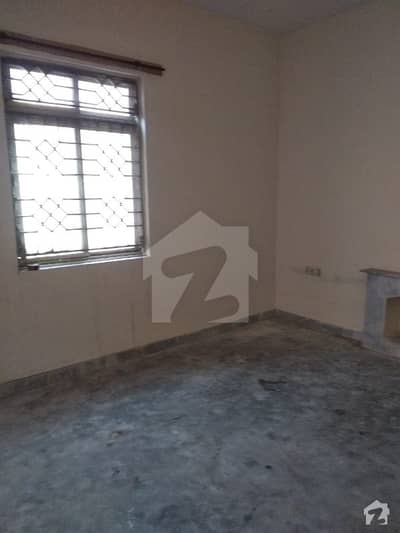 Flat Of 1350  Square Feet In Lalarukh Colony Is Available