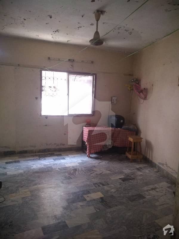 بغدادی لیاری ٹاؤن کراچی میں 5 کمروں کا 8 مرلہ فلیٹ 55 لاکھ میں برائے فروخت۔