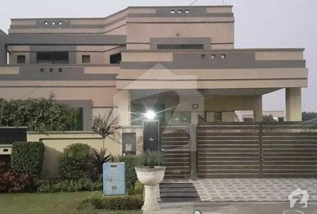 کینال روڈ فیصل آباد میں 5 کمروں کا 16 مرلہ مکان 90 ہزار میں کرایہ پر دستیاب ہے۔