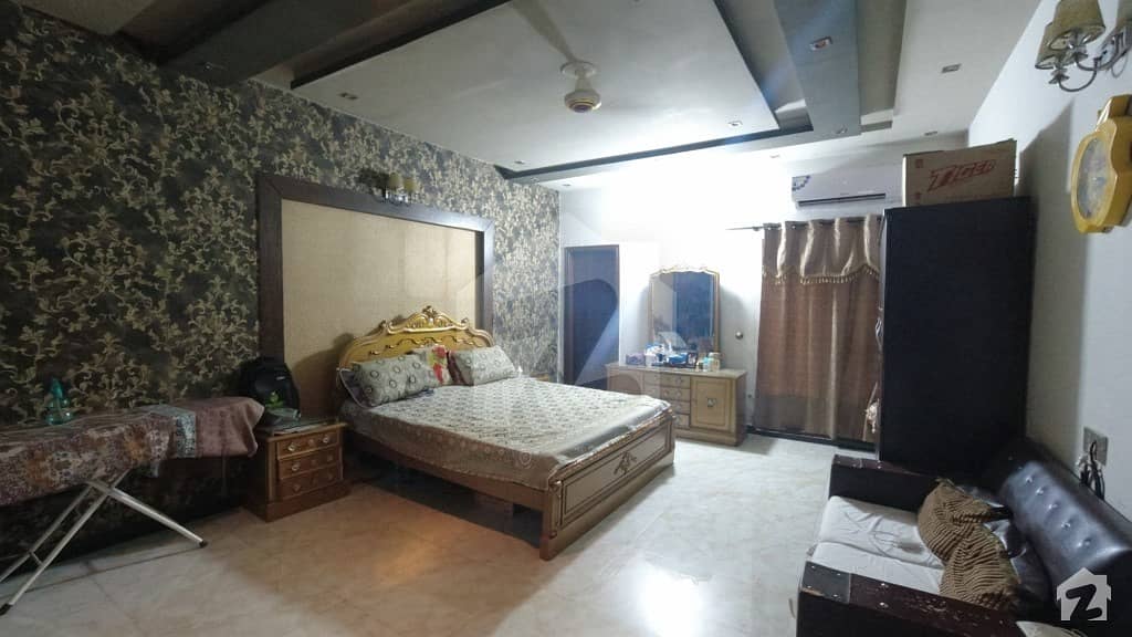 جوہر ٹاؤن لاہور میں 6 کمروں کا 14 مرلہ مکان 3.5 کروڑ میں برائے فروخت۔