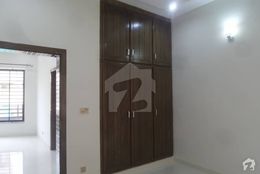 Centrally Located House In New Lalazar Is Available For Sale