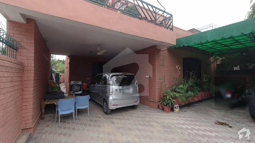 گلبرگ 3 گلبرگ لاہور میں 4 کمروں کا 14 مرلہ مکان 2.5 لاکھ میں کرایہ پر دستیاب ہے۔