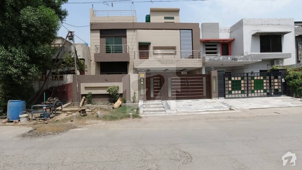ایکسپو ایونیو سوسائٹی لاہور میں 6 کمروں کا 10 مرلہ مکان 2.1 کروڑ میں برائے فروخت۔