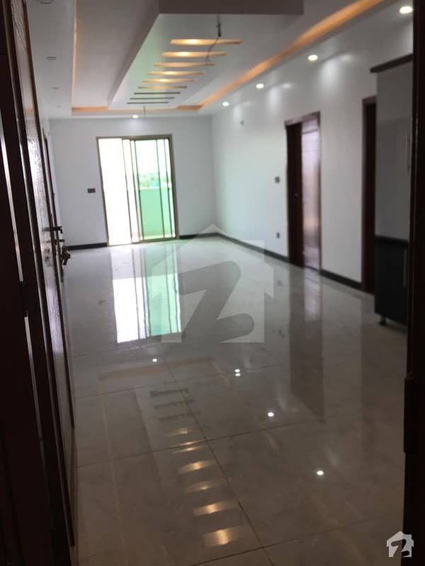 1600 Sq Ft Brand New Apartment With Roof Top