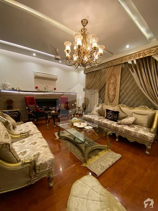 ماڈل ٹاؤن لاہور میں 4 کمروں کا 1 کنال مکان 1.9 لاکھ میں کرایہ پر دستیاب ہے۔