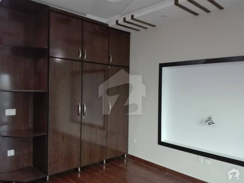 پنجاب یونیورسٹی سوسائٹی فیز 2 پنجاب یونیورسٹی ایمپلائیز سوسائٹی لاہور میں 5 کمروں کا 10 مرلہ مکان 2.5 کروڑ میں برائے فروخت۔