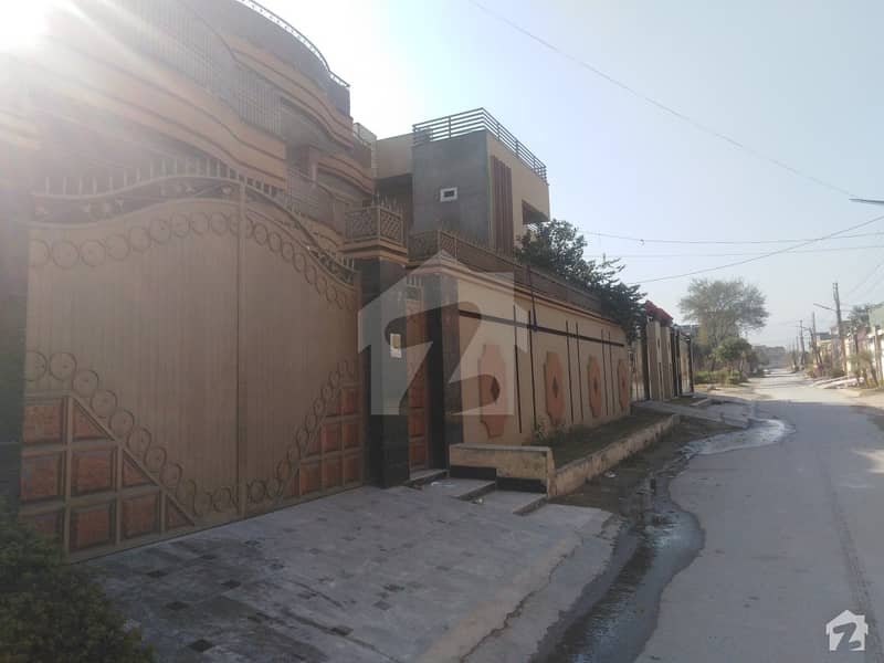 In Hayatabad House Sized 1 Kanal For Sale