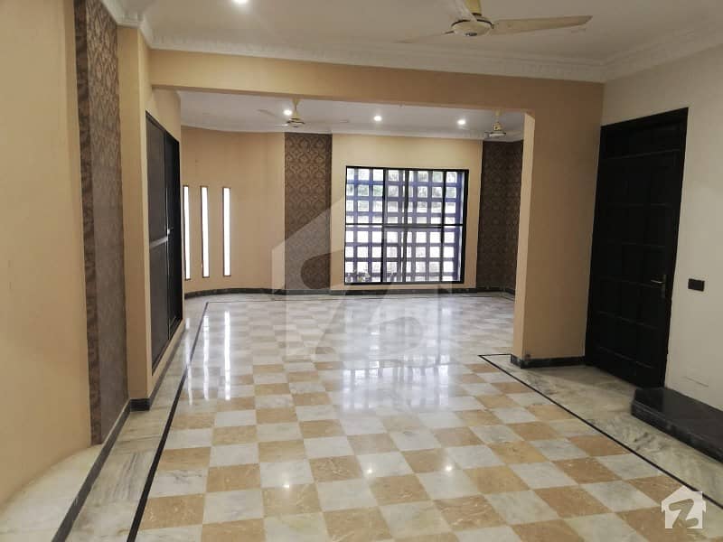 ڈی ایچ اے فیز 7 ڈی ایچ اے کراچی میں 7 کمروں کا 1.2 کنال مکان 13.5 کروڑ میں برائے فروخت۔
