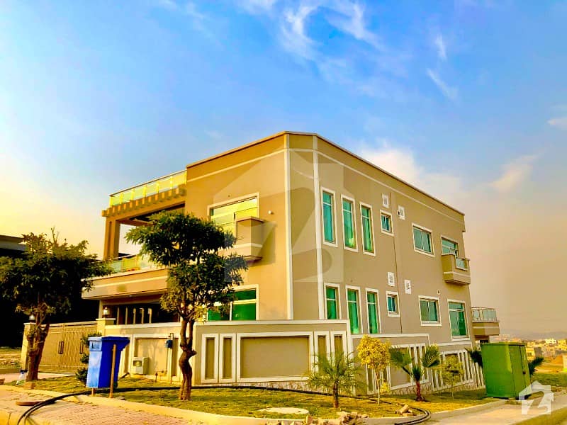 بحریہ ٹاؤن فیز 8 بحریہ ٹاؤن راولپنڈی راولپنڈی میں 8 کمروں کا 13 مرلہ مکان 3.2 کروڑ میں برائے فروخت۔
