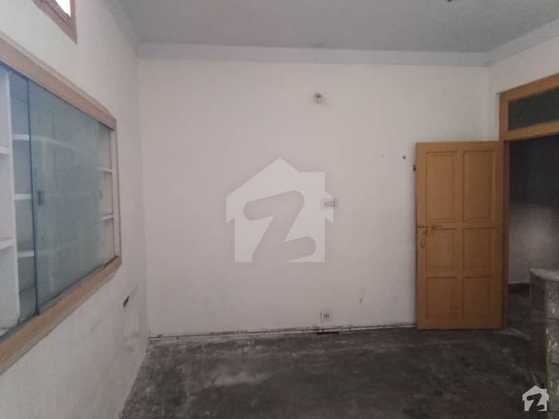 4 Marla Flat Available For Rent In Gulberg