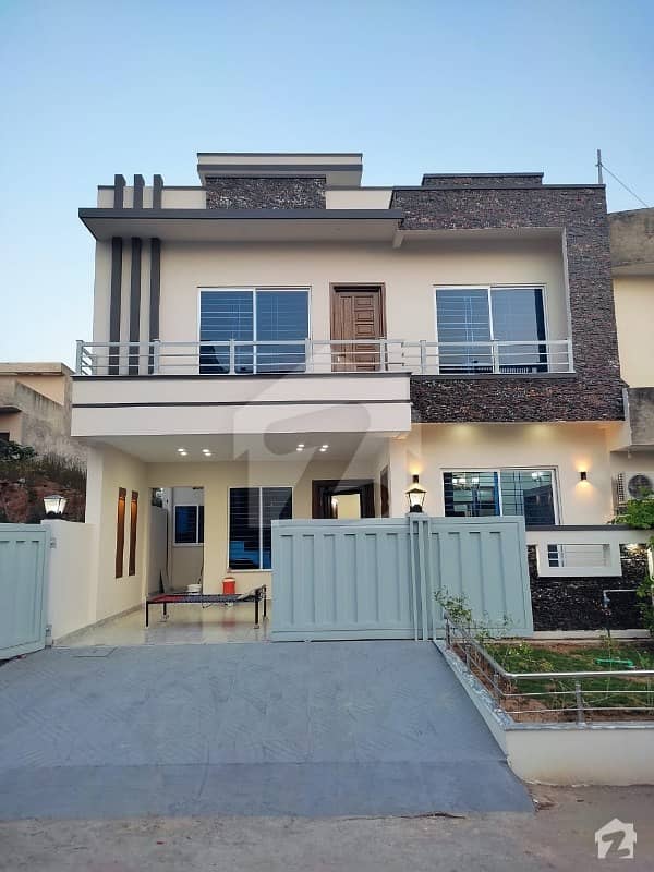 Brand New Luxury Double Storey House For Rent