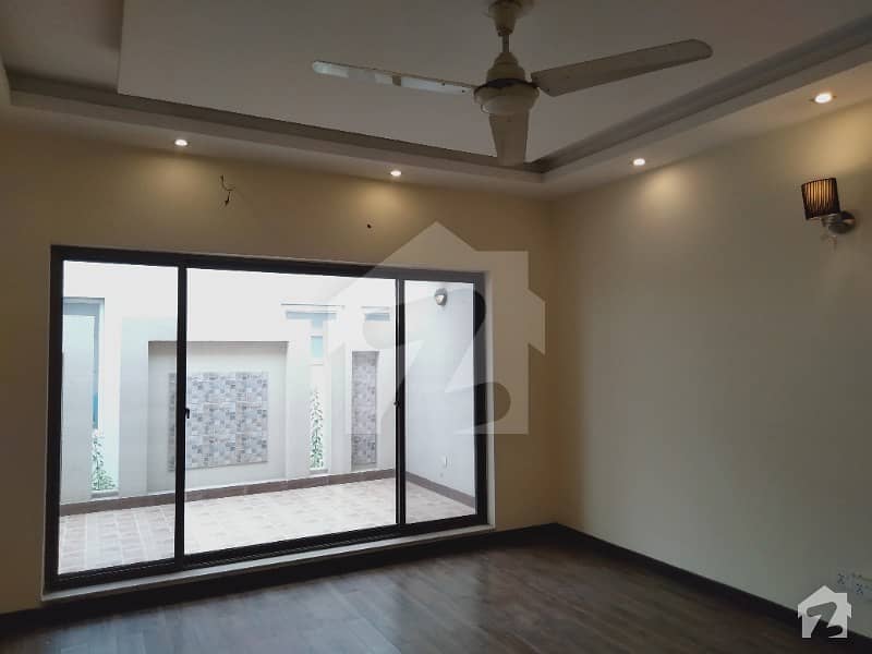 10 Marla Beautiful Apartment For Rent In Askari 11