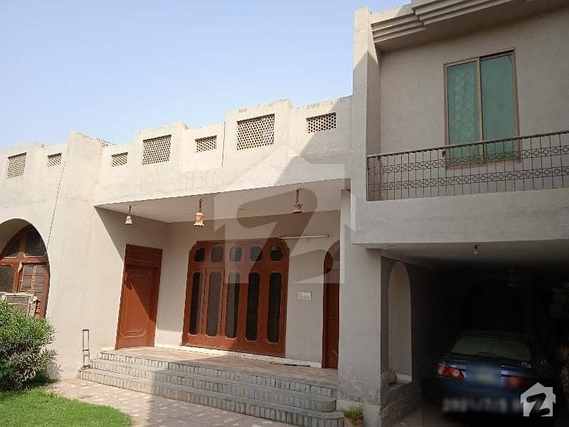 خیابان کالونی 2 فیصل آباد میں 4 کمروں کا 1.11 کنال مکان 3.65 کروڑ میں برائے فروخت۔