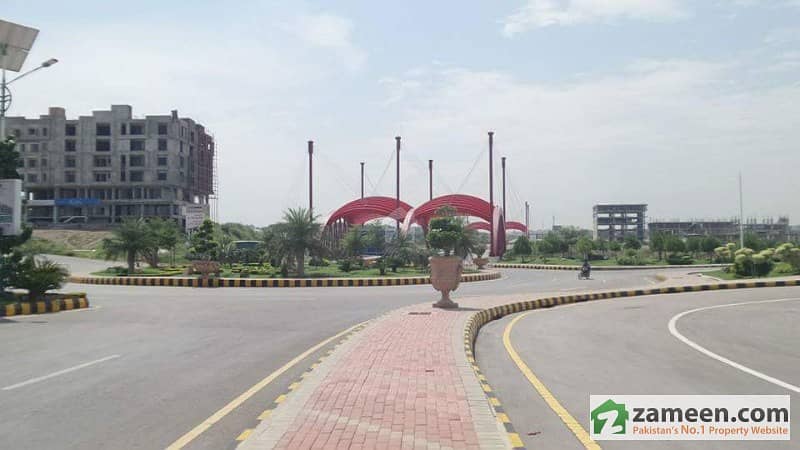 In Gulberg Greens 5 Kanal Corner  Farm House Land Available For Sale