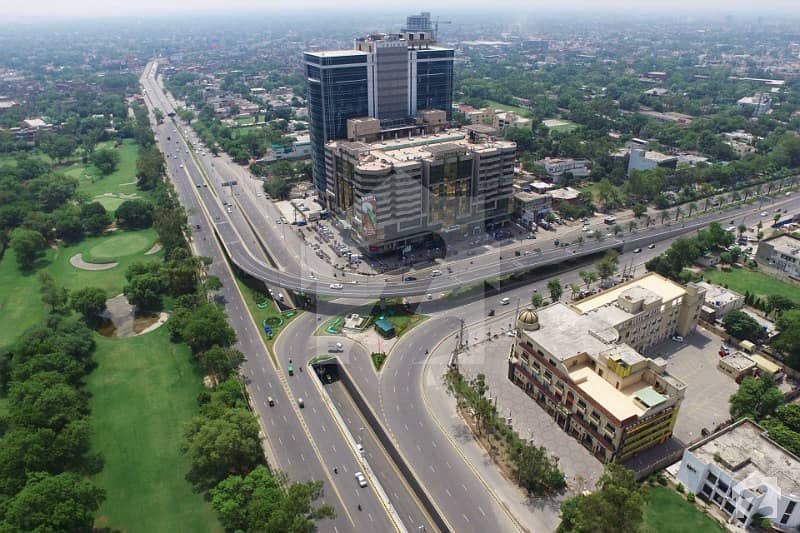 گلبرگ 3 گلبرگ لاہور میں 4 کنال رہائشی پلاٹ 25 کروڑ میں برائے فروخت۔