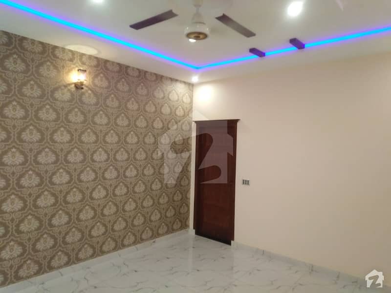 آرکیٹیکٹس انجنیئرز ہاؤسنگ سوسائٹی لاہور میں 5 کمروں کا 11 مرلہ مکان 2.7 کروڑ میں برائے فروخت۔