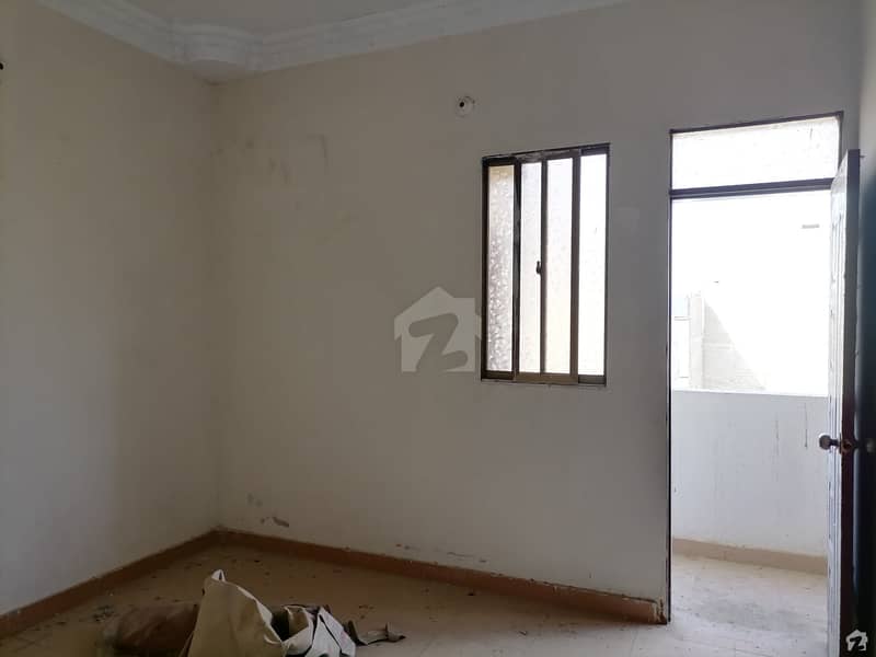 Well-constructed Flat Available For Sale In Mehmoodabad