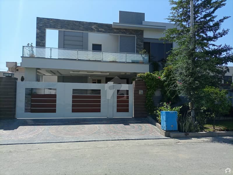 A Stunning House Is Up For Grabs In DC Colony Gujranwala