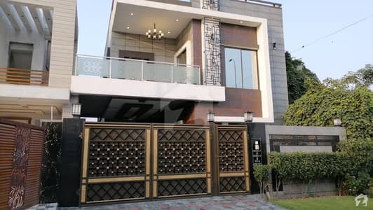10 Marla Facing Park Brand New House Available For Sale 10 Marla Facing Park Brand New House Available For Sale