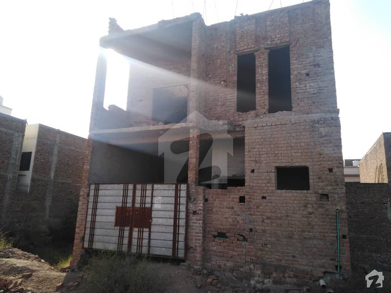 Khayaban-e-Naveed House Sized 4 Marla Is Available