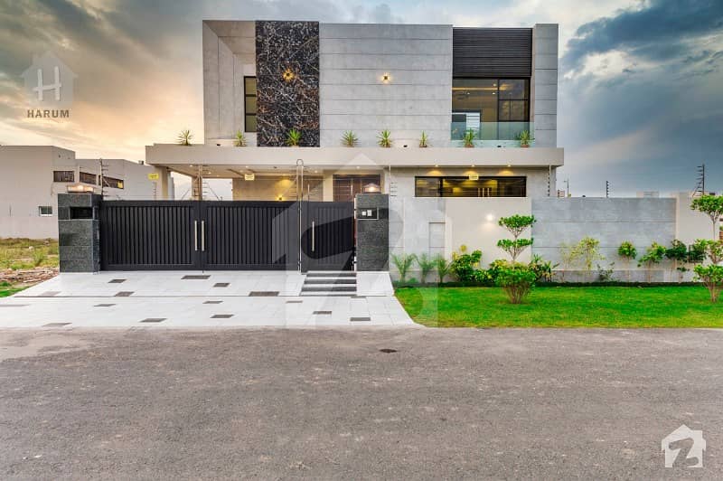 Modern Structure 1 Kanal Eye Catching Villa Came For Sale in Phase 6