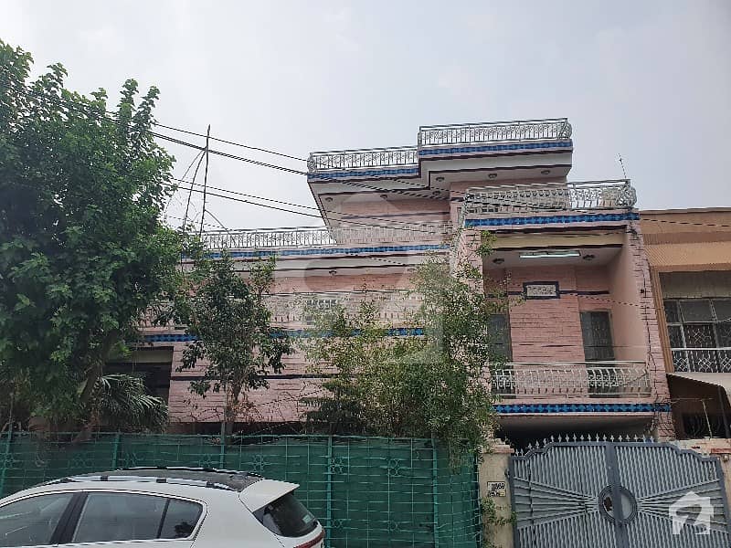 علامہ اقبال ٹاؤن ۔ پاک بلاک علامہ اقبال ٹاؤن لاہور میں 5 کمروں کا 10 مرلہ مکان 2.5 کروڑ میں برائے فروخت۔