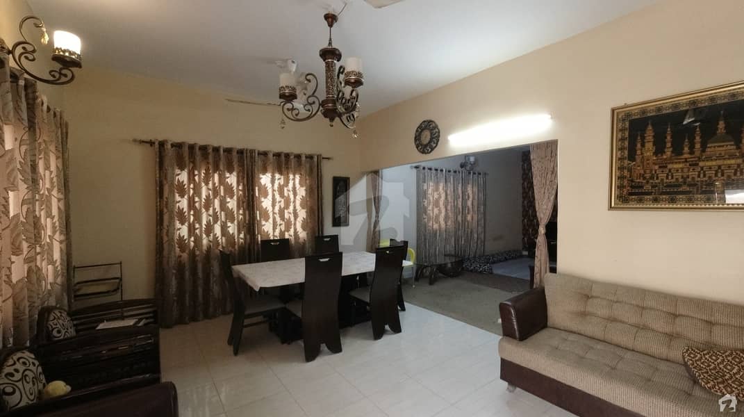نارتھ ناظم آباد ۔ بلاک ٹی نارتھ ناظم آباد کراچی میں 7 کمروں کا 13 مرلہ مکان 3.25 کروڑ میں برائے فروخت۔