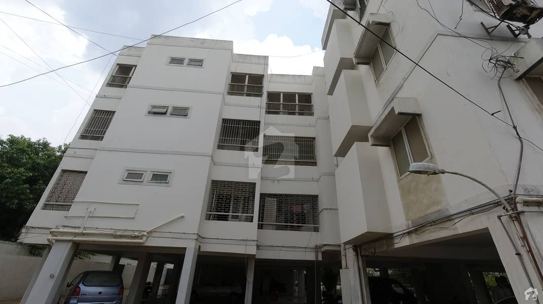 2000 Square Feet Flat Situated In Clifton - Block 8 For Rent