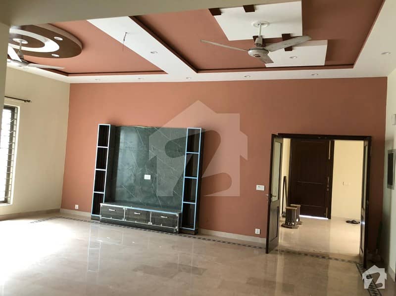 1 Kanal Upper Portion Brand New Available For Rent